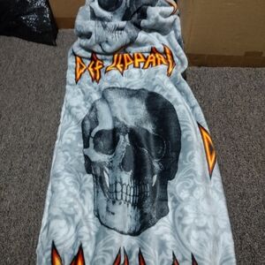 Def Leppard Skull Soft Plush Blanket 50" X 70"
